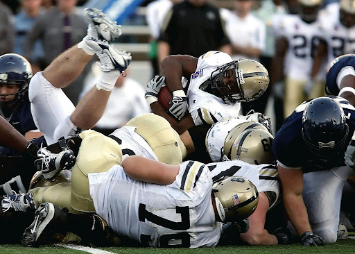 nfl-players-tackling-huddle