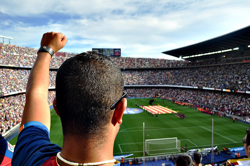 guy-cheering-in-stadium