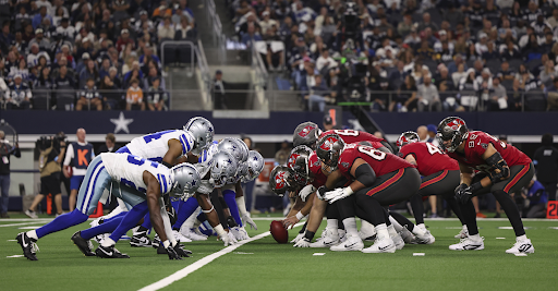 two-football-teams-at-lineup
