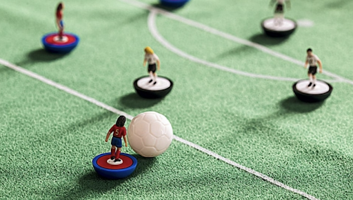 figurines-playing-soccer