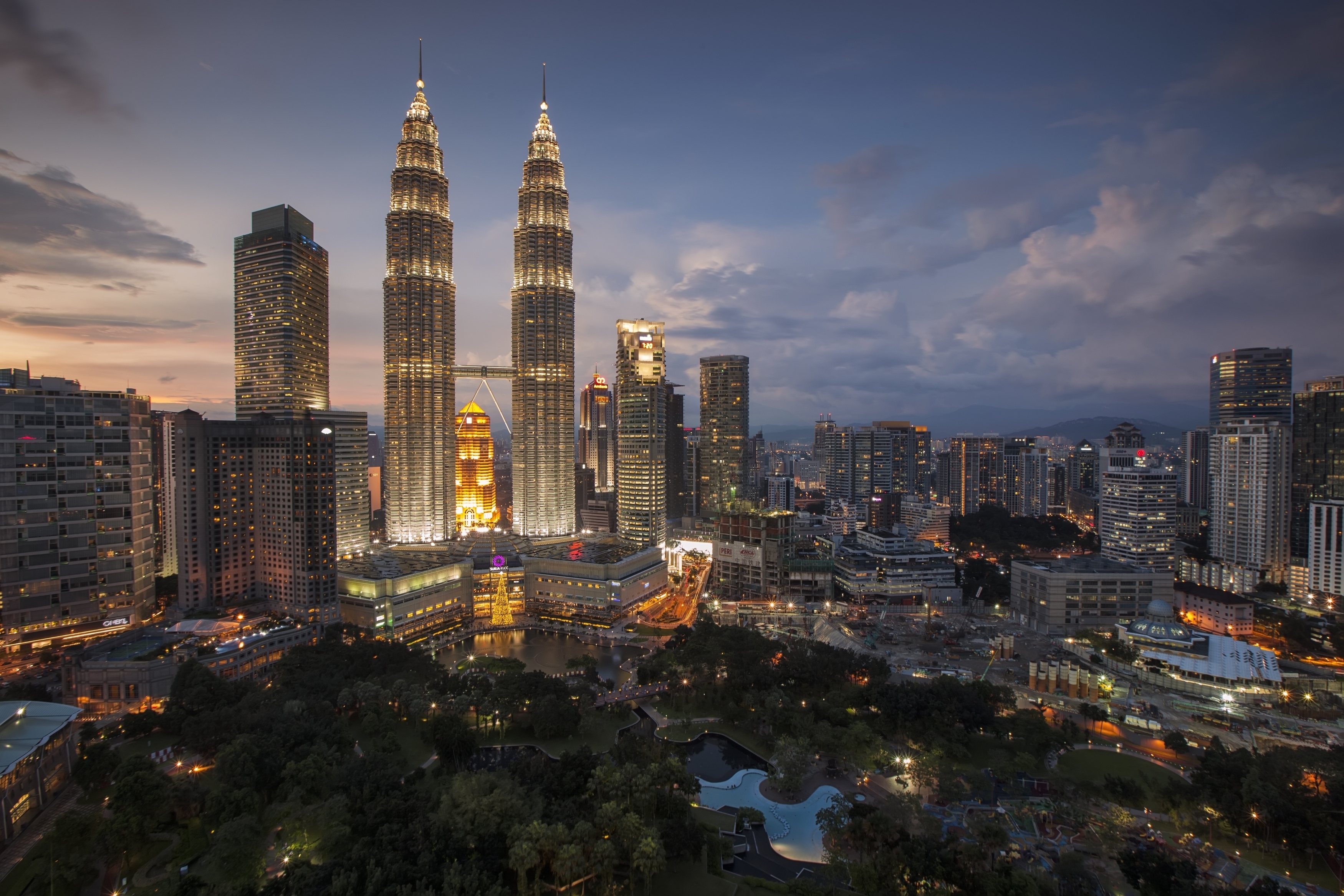 beautiful-view-of-malaysia-skyline-at-night